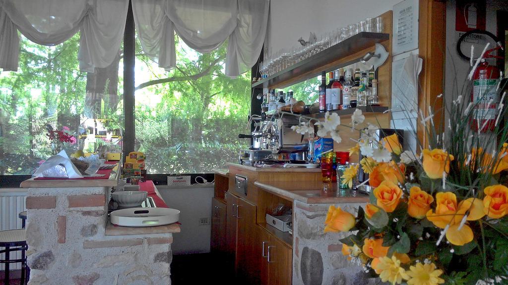 Albergo Il Biancospino Сирмионе Экстерьер фото